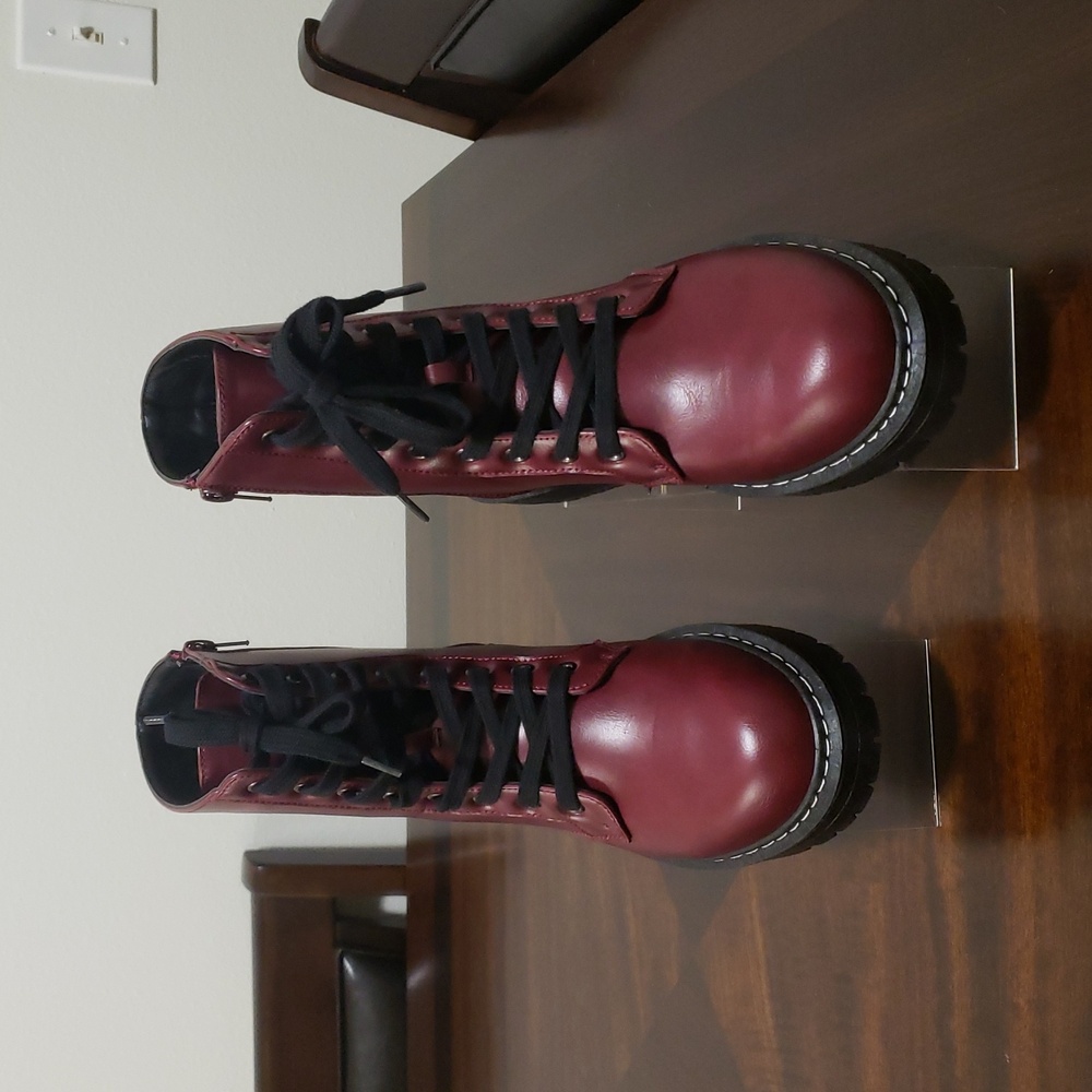NWOT Sugar boots